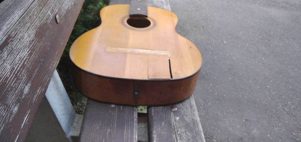 Гитара концертная