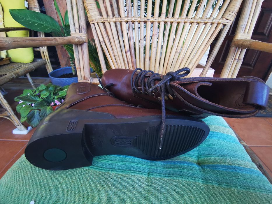 Botas em pele verdadeira por estrear