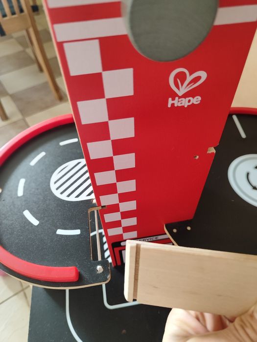 Дерев'яний гараж, паркінг Hape з ліфтом(є нюанси)