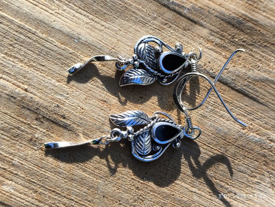 Srebrne kolczyki z czarnym oczkiem ,kwiat . Vintage .