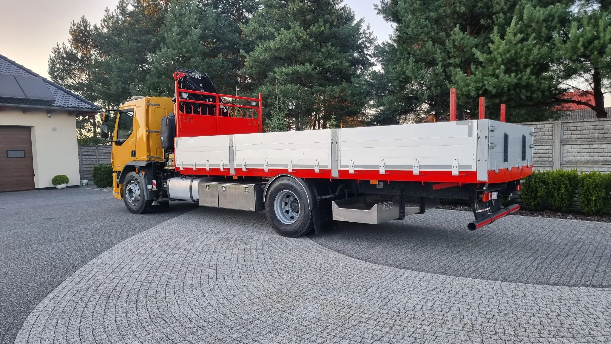 DAF LF 310 4x2 HDS FASSI F185