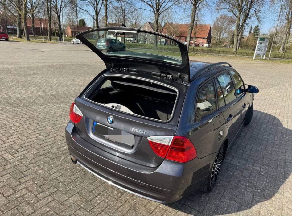BMW  e91  320I 04/12/2006.