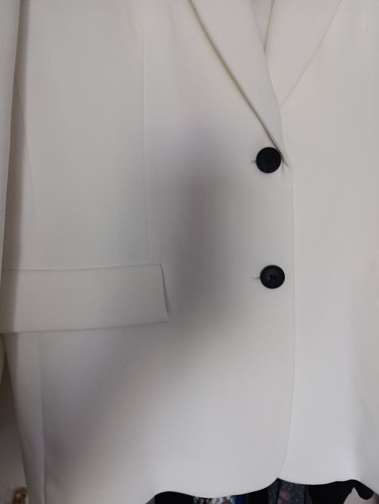 Zara rozmiar XL biała marynarka
