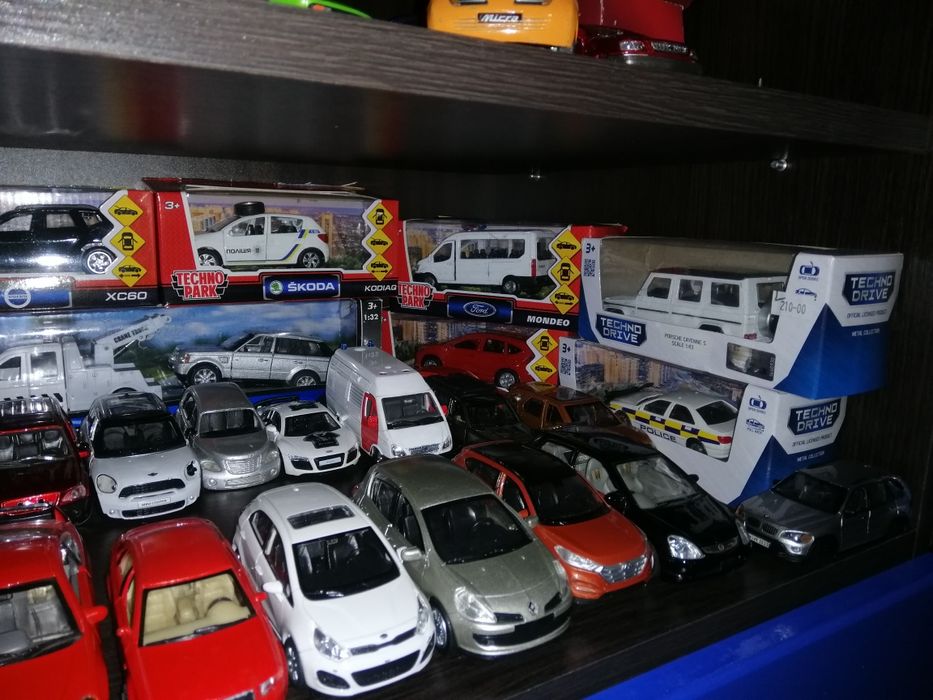 Машинки модельки масштабні 1.32 та 1.36... Продам!