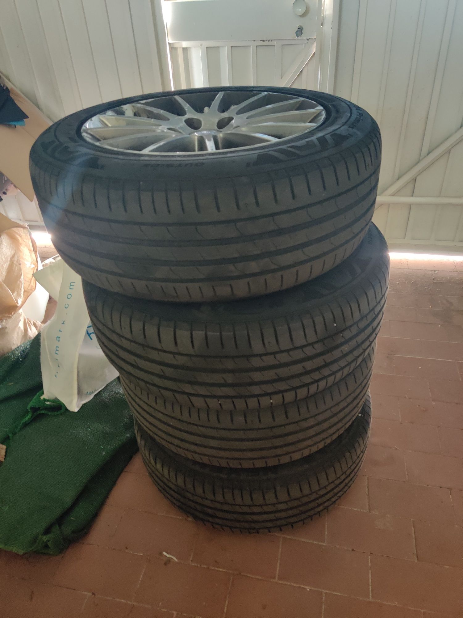 Jantes Volvo Originais com Pneus semi novos