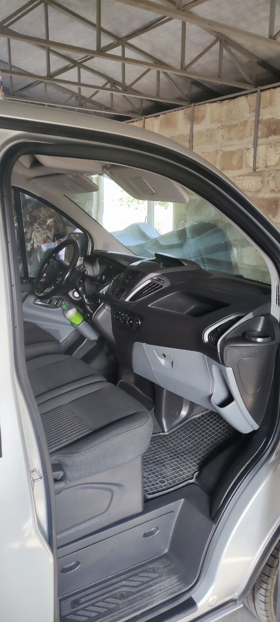 Бус Ford Transit Custom довга база