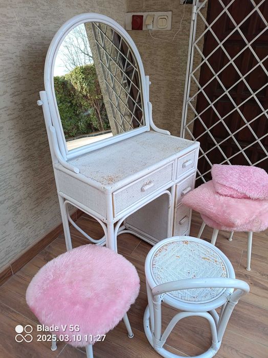 Toaletka ratanowa z krzesłem do odnowienia