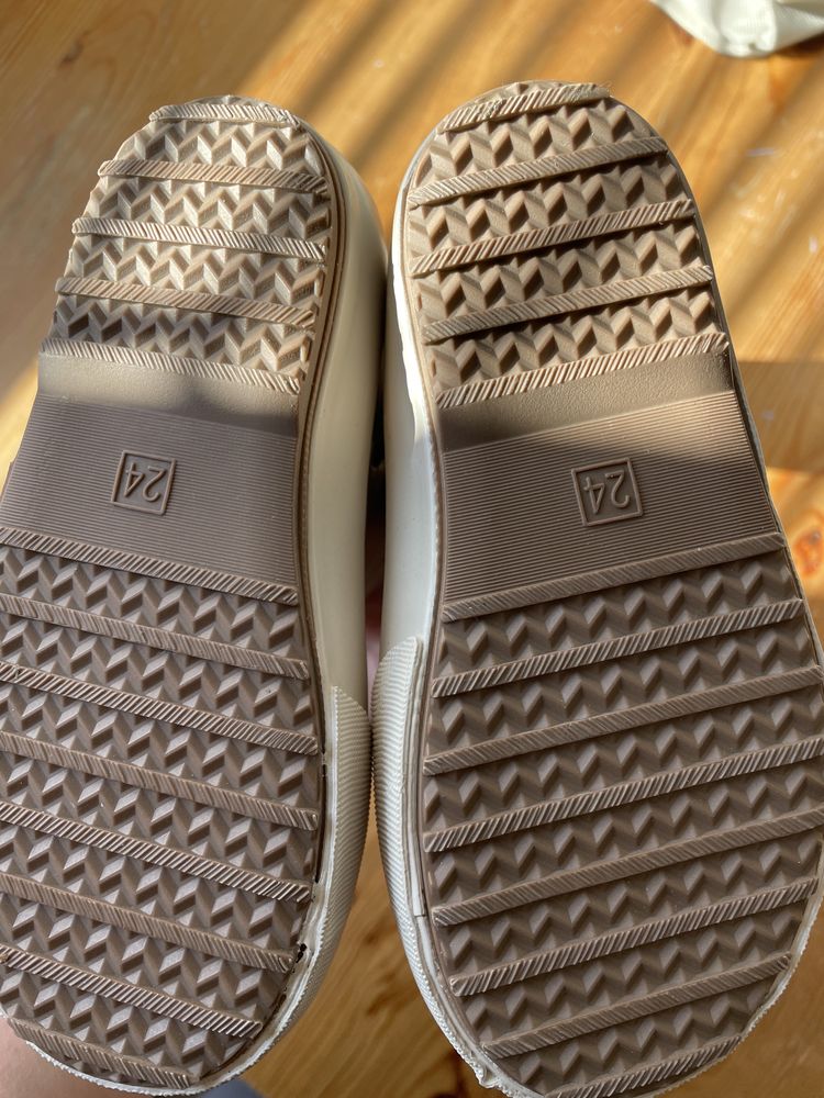 Kalosze dziecięce beżowe z pieskiem H&M rozm. 24