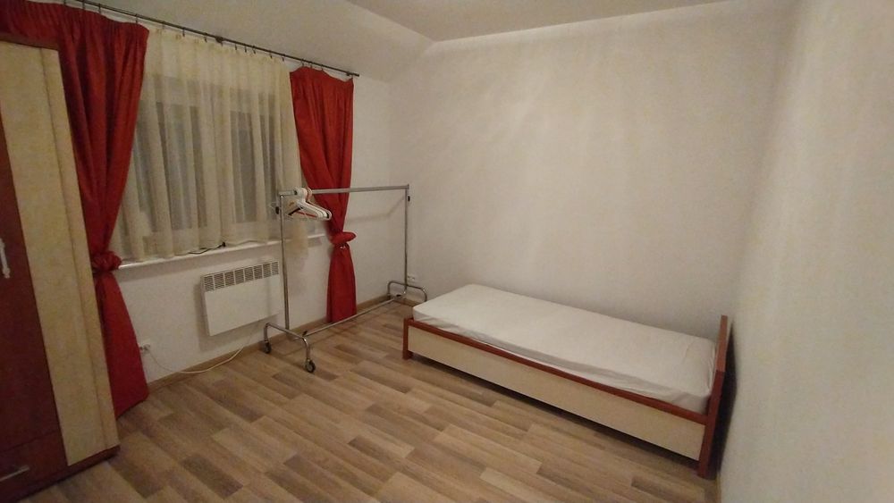 Wynajmę pół domu - osobne wejście. Osiedle zamknięte. Od grudnia