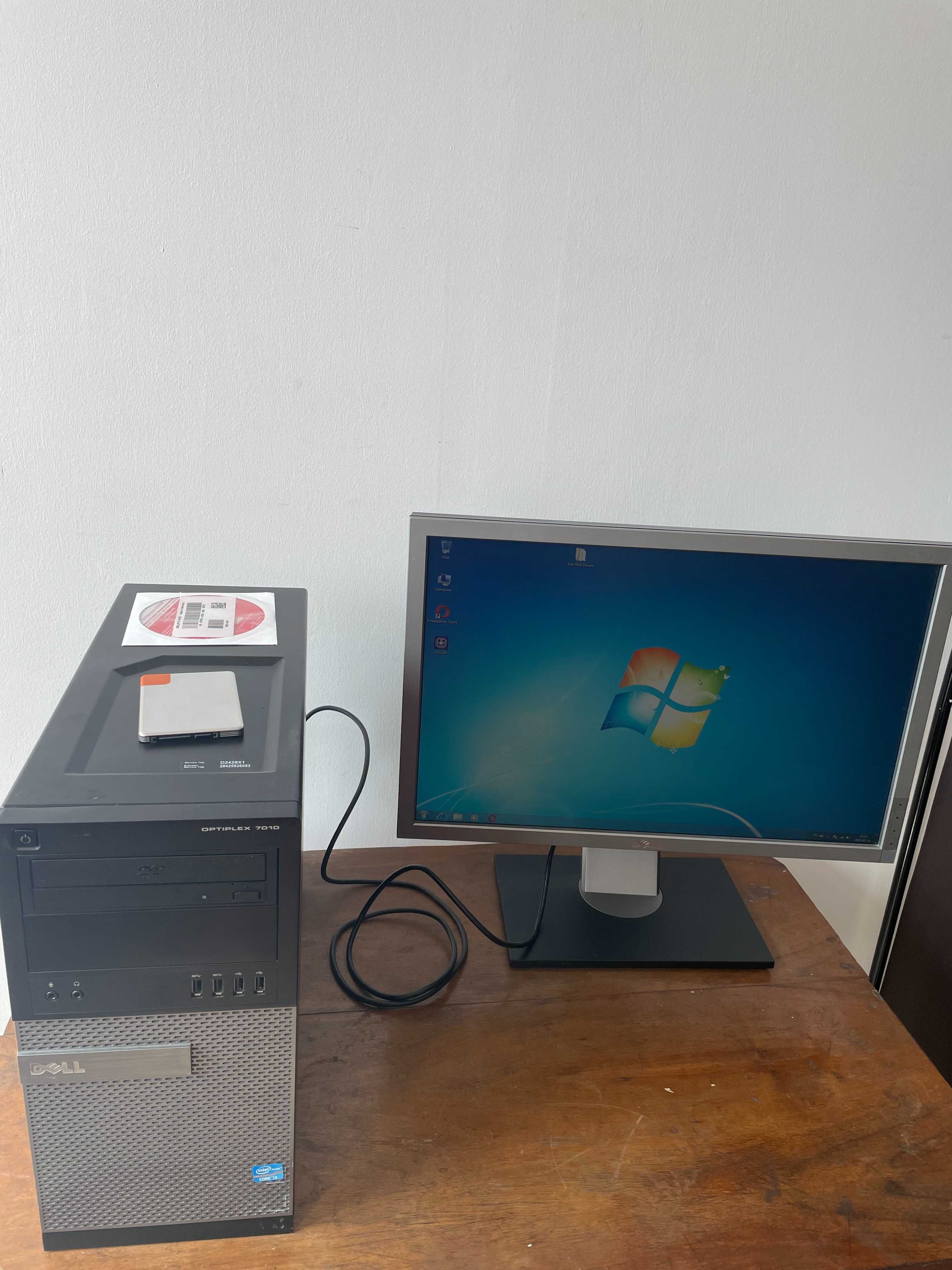 Komputer z monitorem firmy DELL