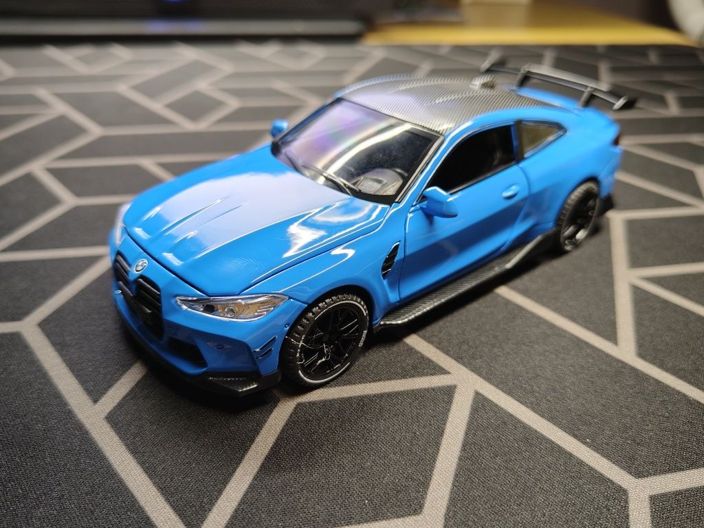 Машинка металева BMW M4 масштаб 1:32 модель