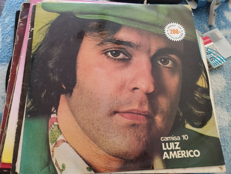 Vários vinis todos a tocar