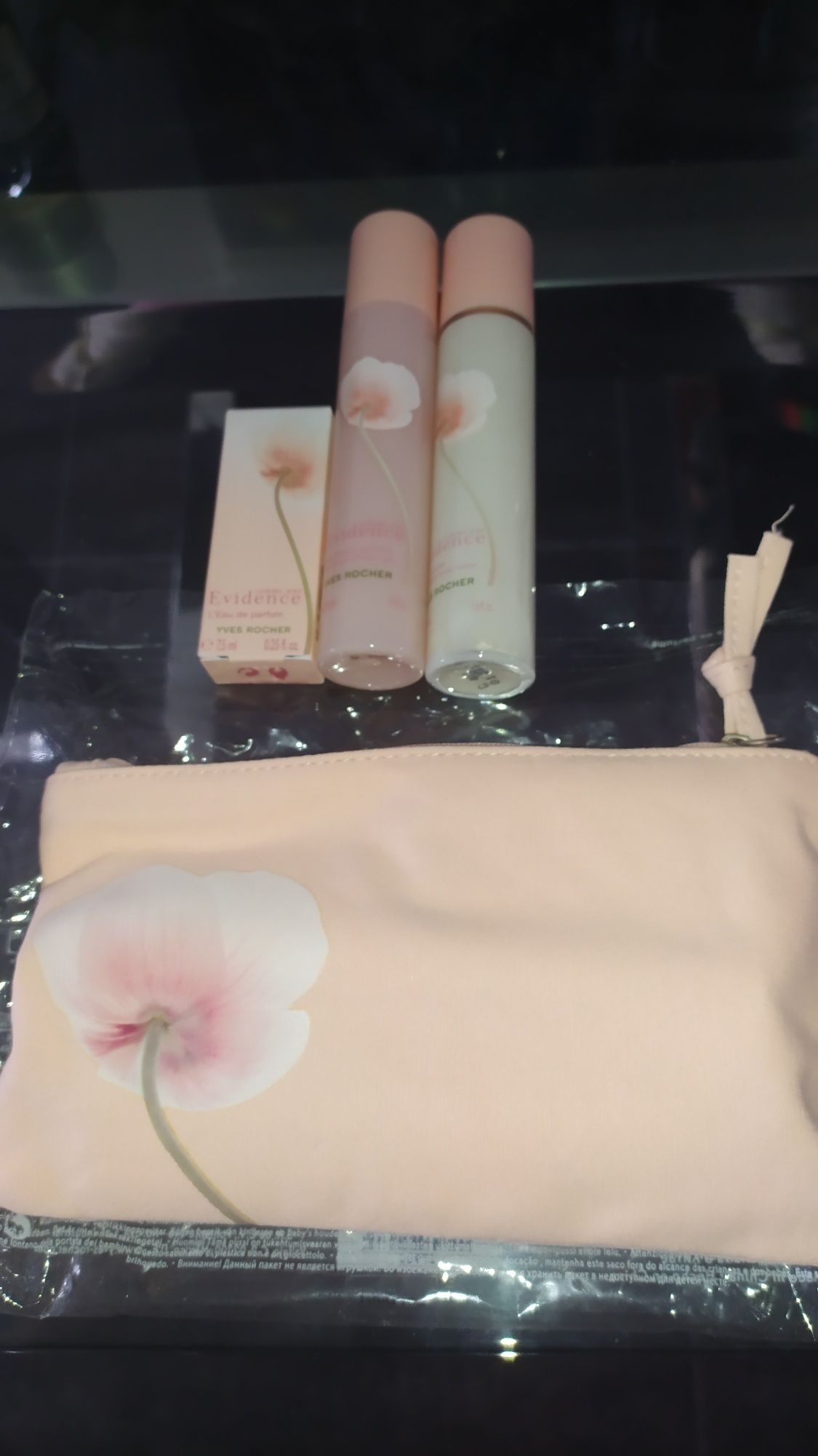 Conjunto de 4 peças novo da Yves Rocher evidence