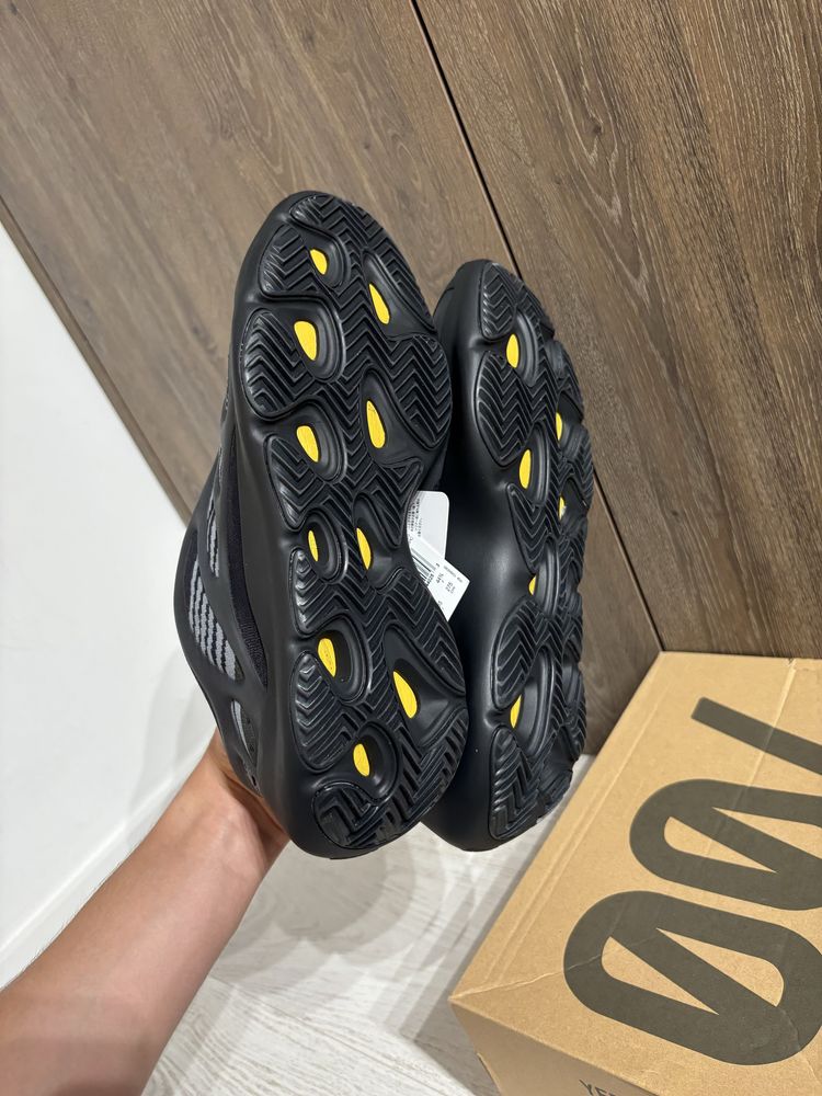 Yeezy 700 V3 Alvah 44,5