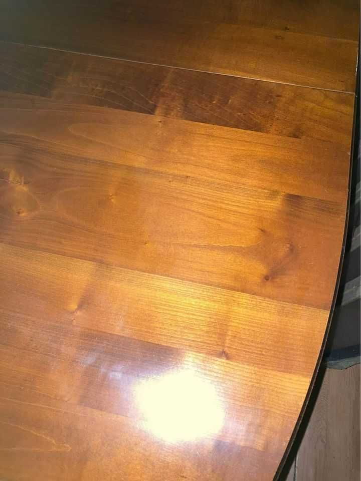 Mesa de jantar oval em cerejeira maciça