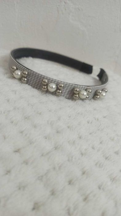 Обруч з бусинами новий