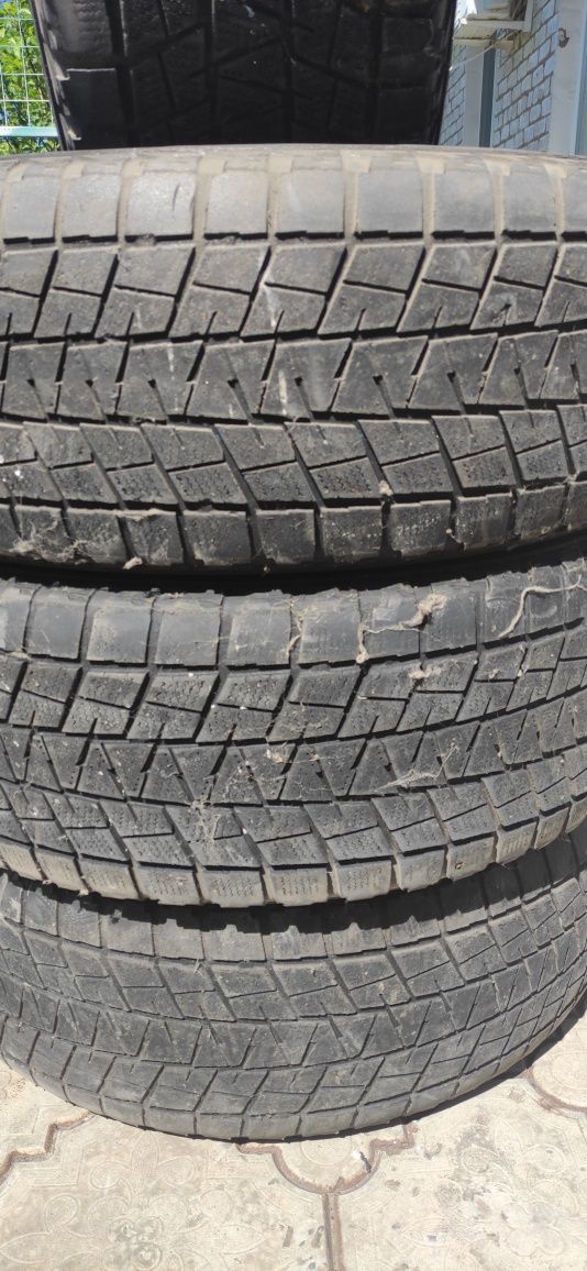 Bridgestone 265/65r17