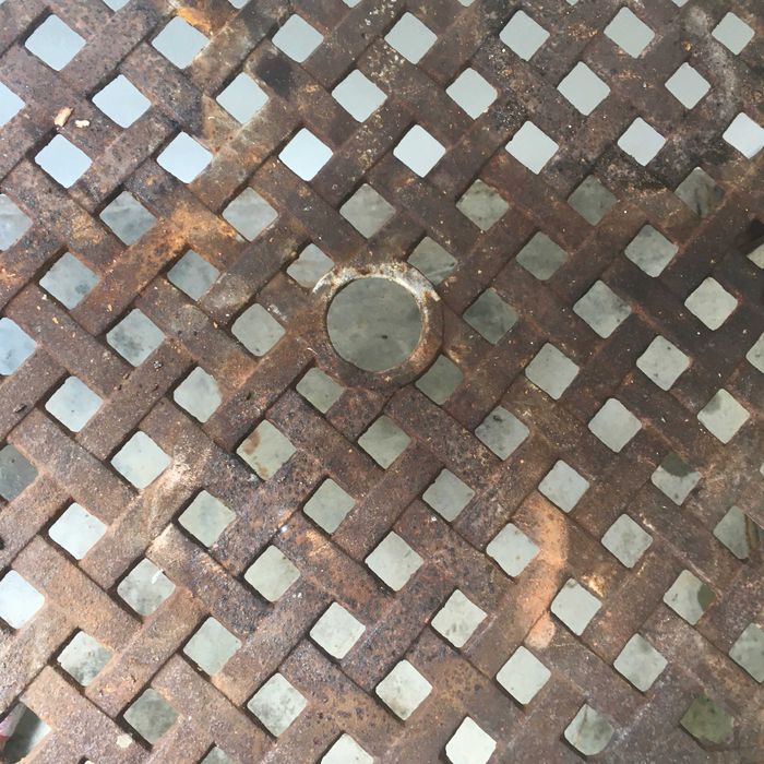 Mesa de ferro fundido antiga,lindíssima