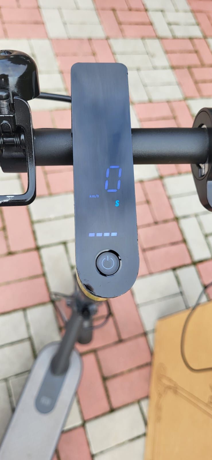 Hulajnogę elektryczną Xiaomi Mi Electric Scooter Essential