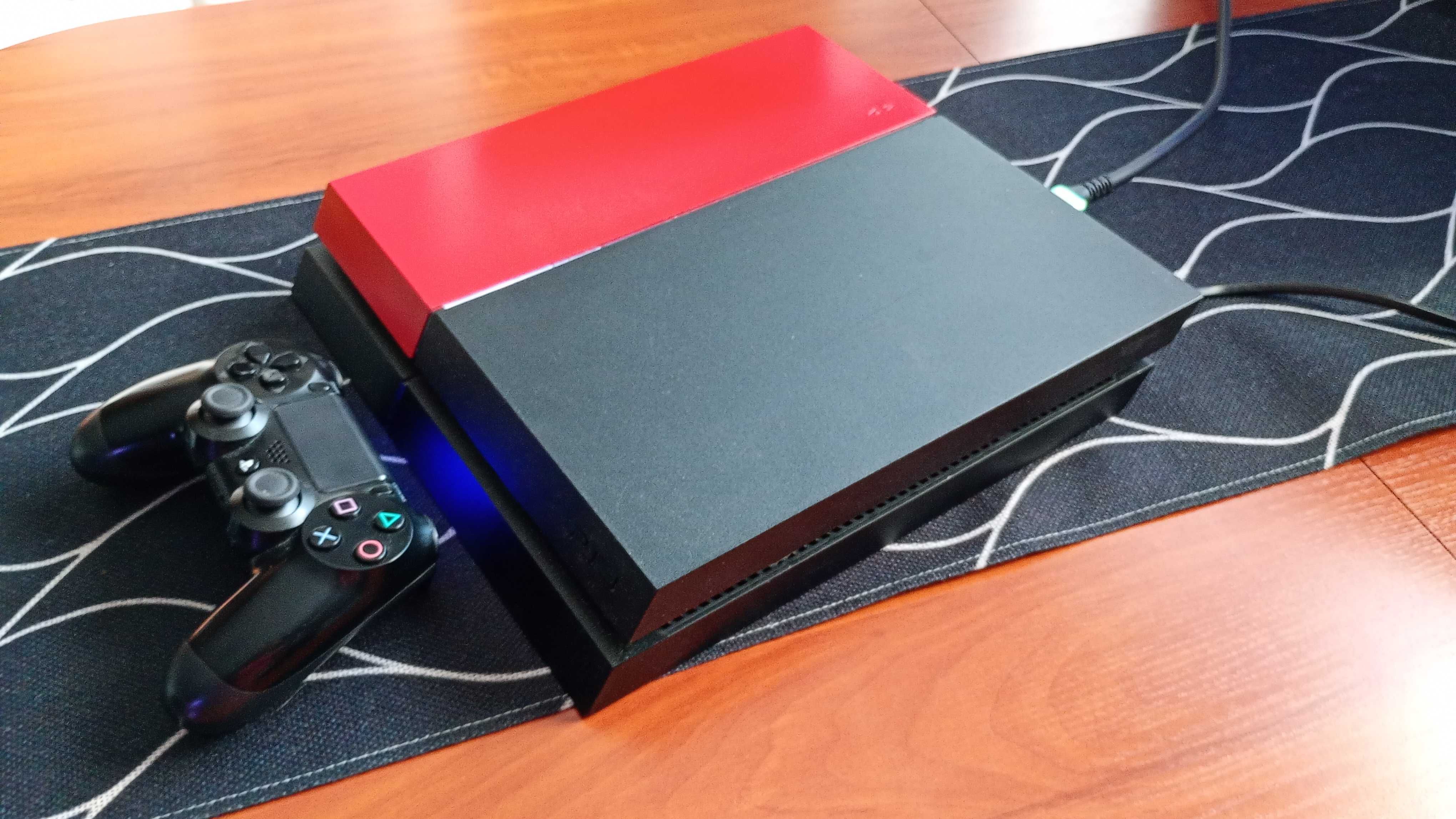 Konsola PS4 , 1 TB ,  Pad , okablowanie