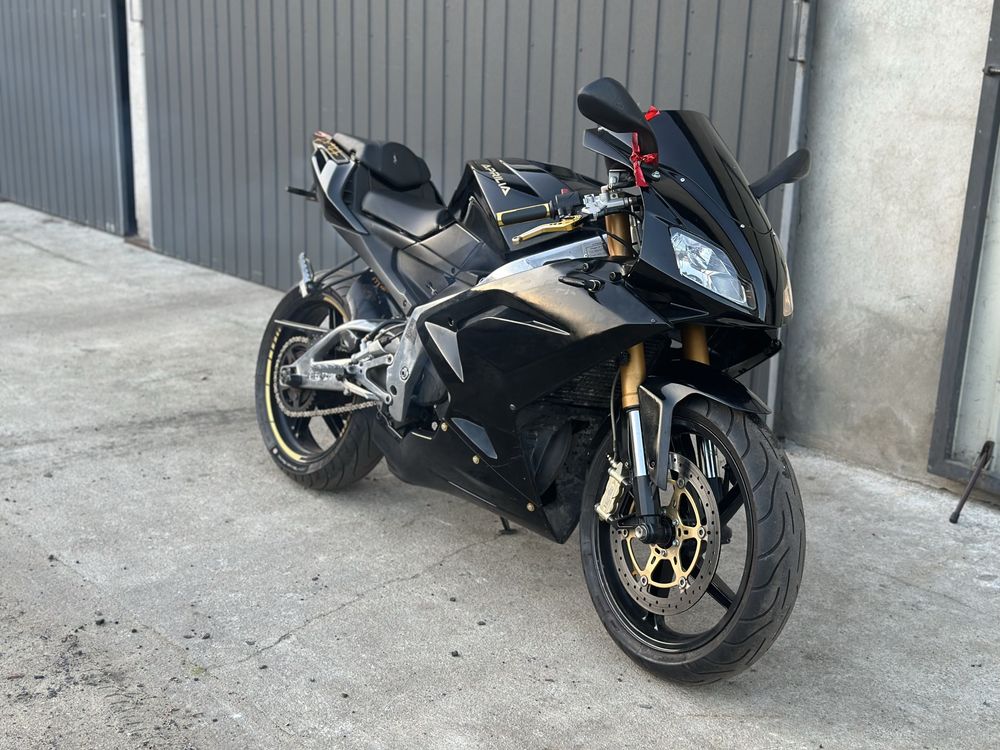 Motor aprilia rs