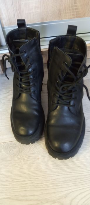 Продам шкіряні черевики 39р