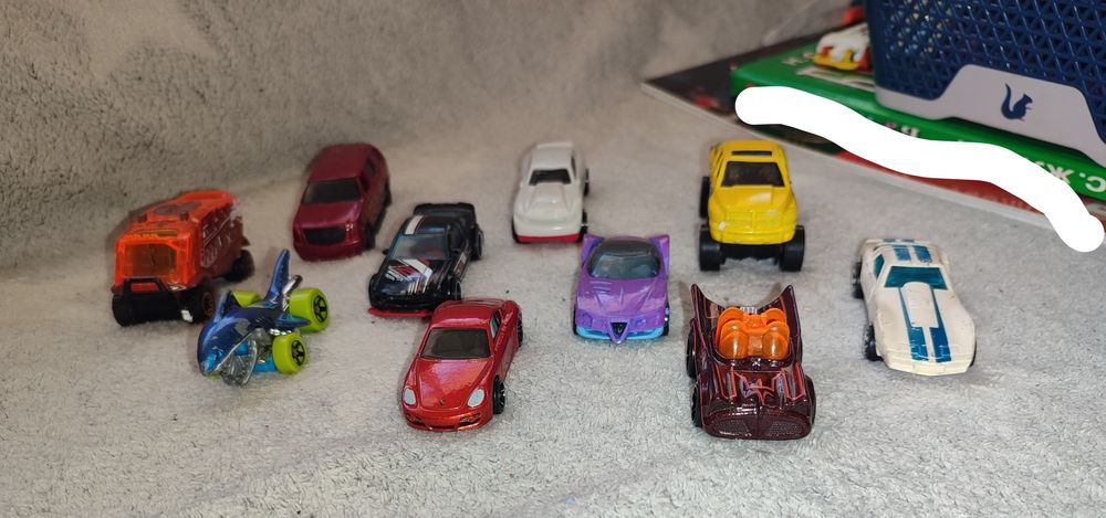 Rysoraki, samochodziki Hotwheels