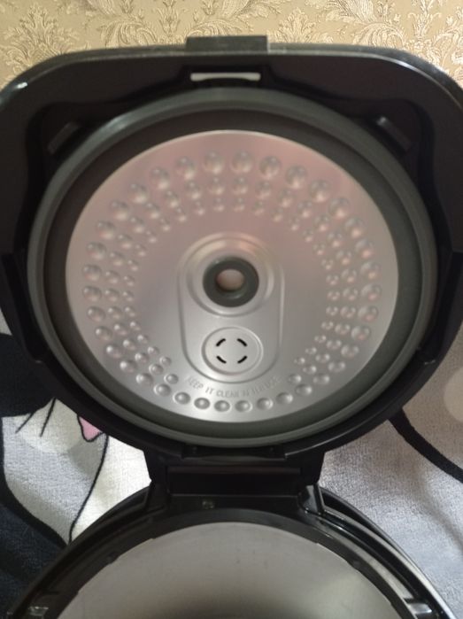 Продам как новую импортную  мультиварка Polaris на 5 литров в отличном