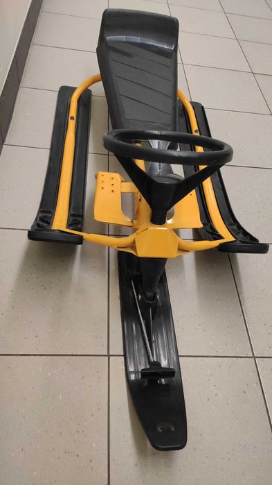 Nartosanki sanki metalowe z hamulcem nożnym i kierownicą