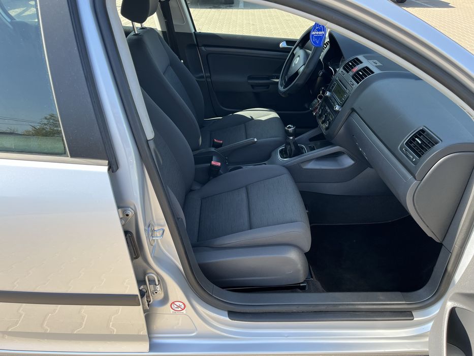 Volkswagen Golf 2006 1.6 бензин