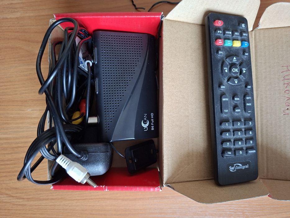 Супутниковий ресивер Uklan dv 3S2