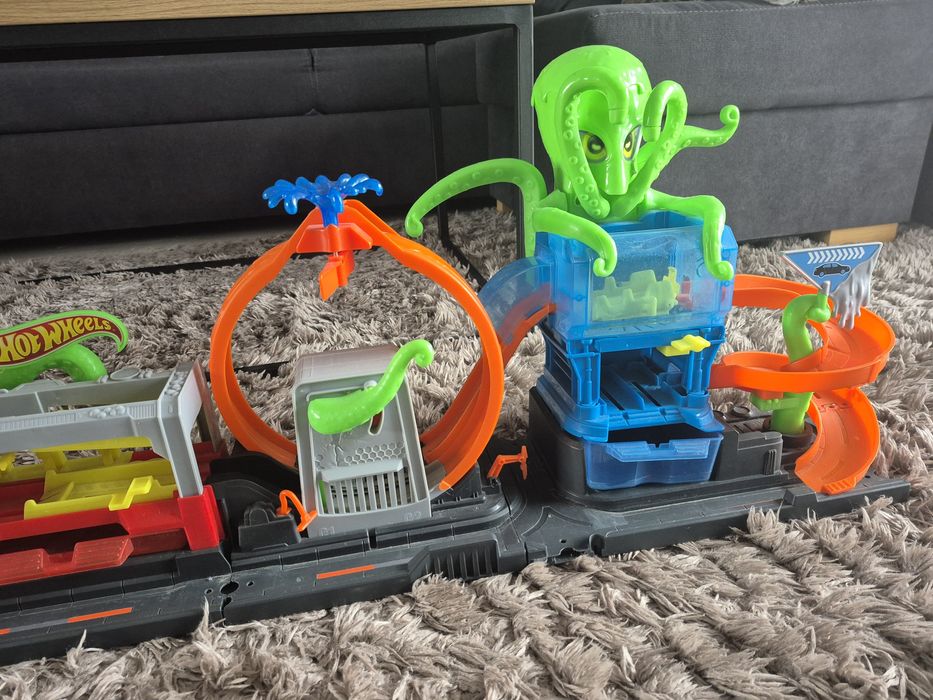 Hot whelees atak osmiornicy myjnja