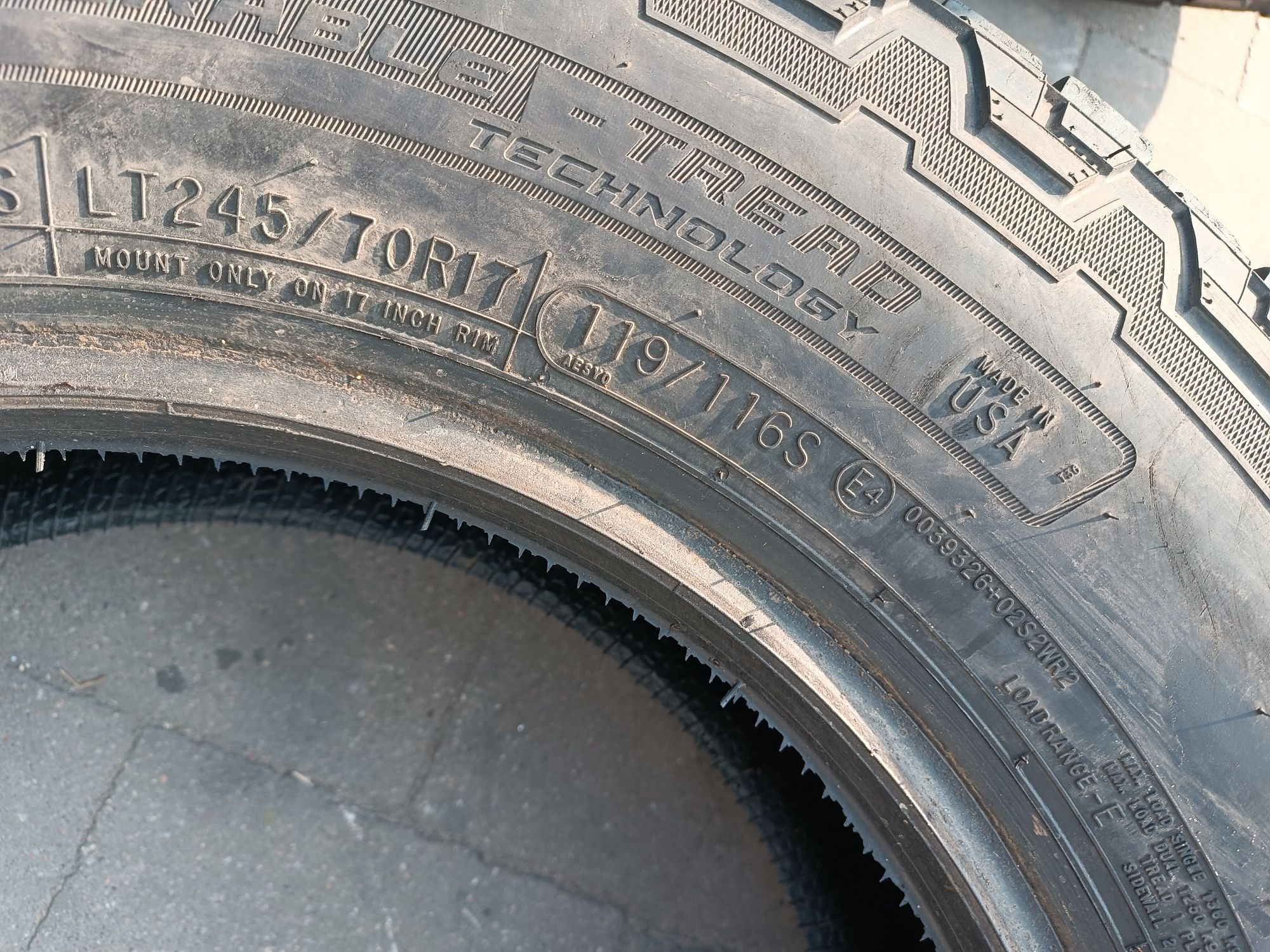 245/70R17 COOPER DISCOVERER AT 3  komplet opon