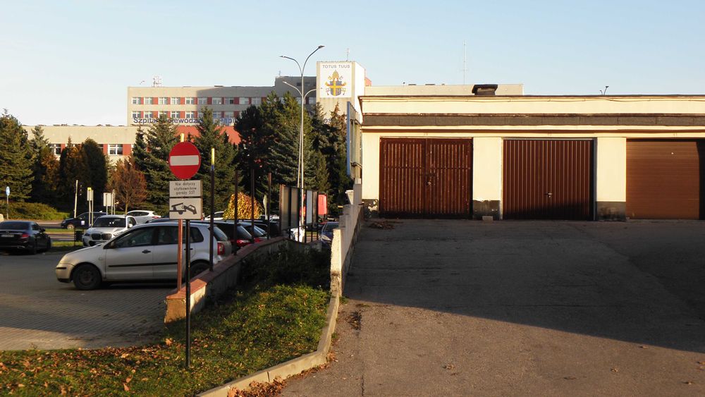 Garaż po remoncie, Aleje Jana Pawła II 15