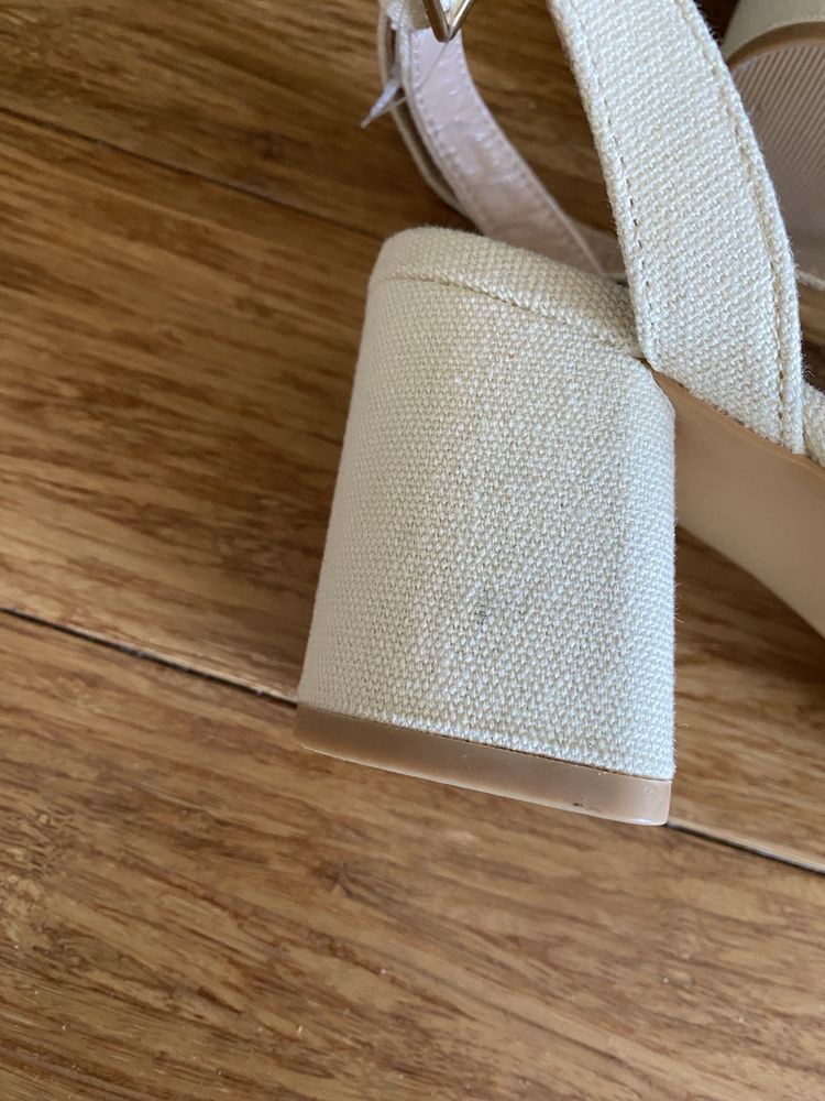 Sandały ecru złote materiałowe na obcasie roz 36 lefties