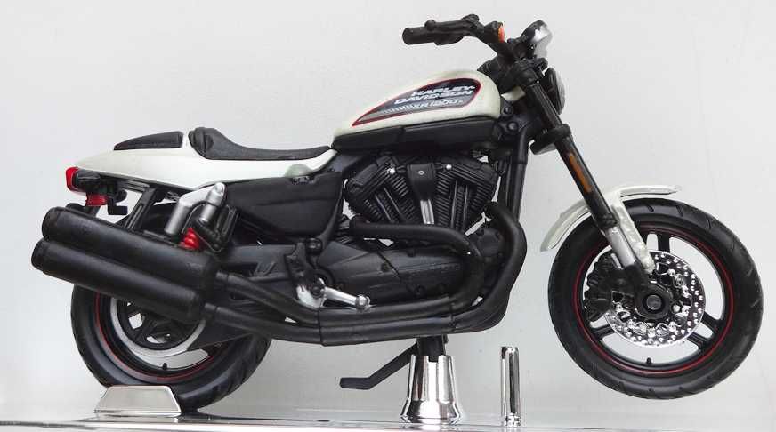 Модель мотоцикла Harley-Davidson 2011 XR1200X 1:18