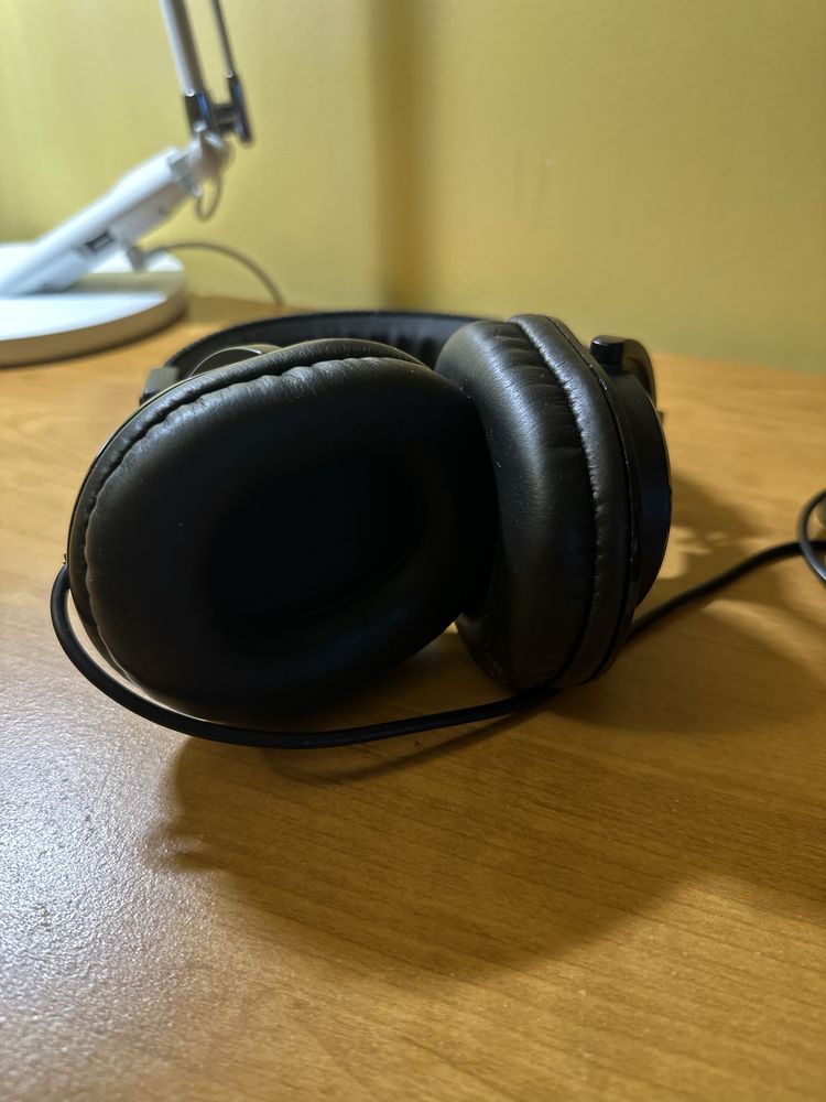 MACKIE MC-100 – Profesjonalne Słuchawki na Uszy