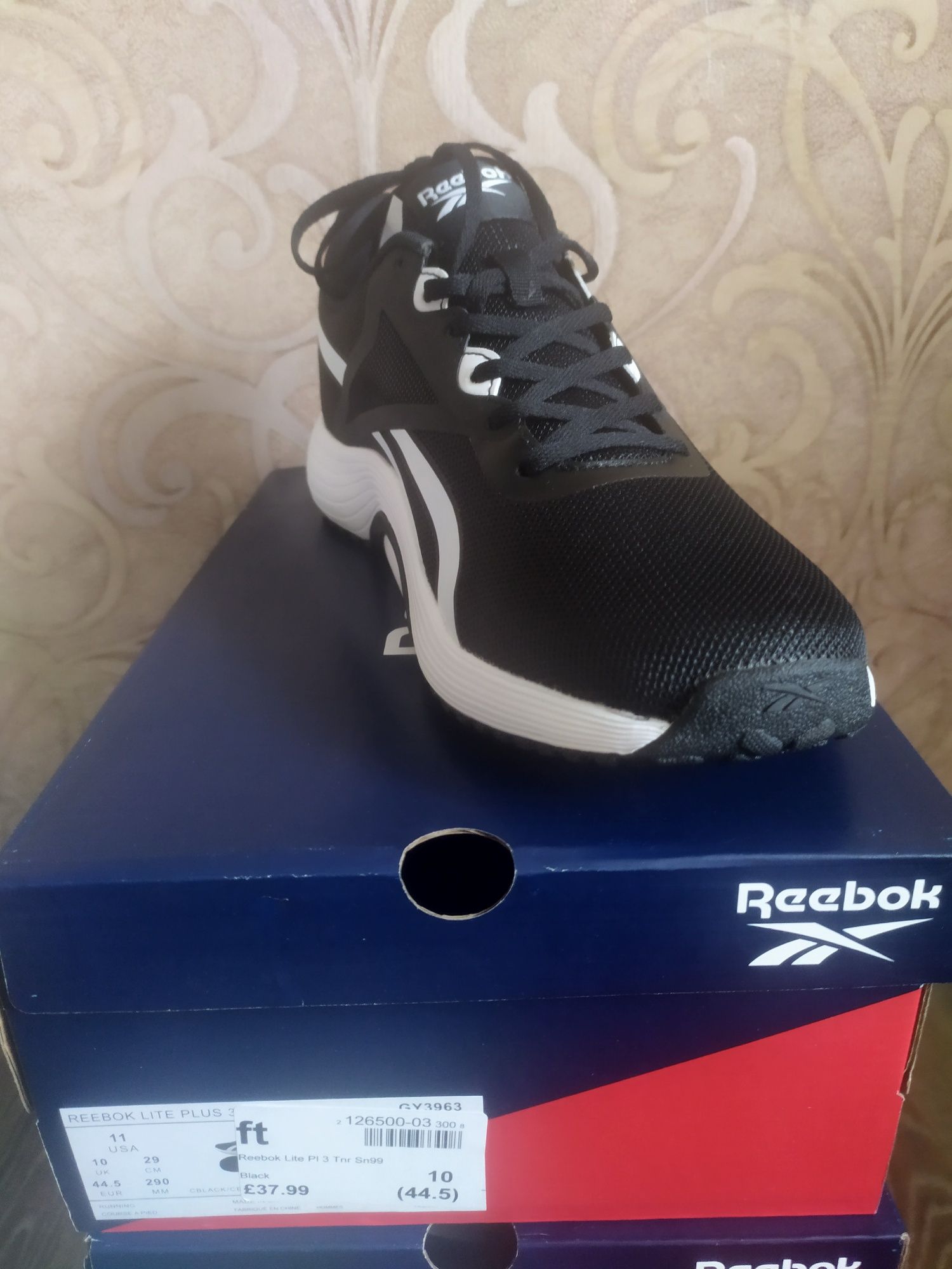 Новые кроссовки Reebok.