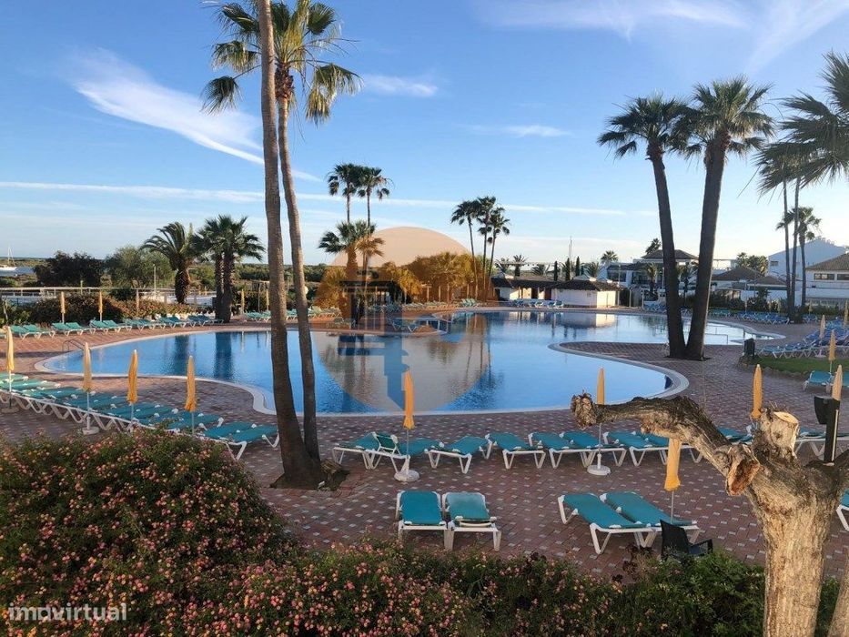 Estúdio no Empreendimento Golden Club Cabanas