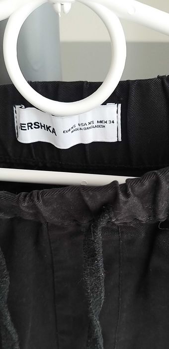 Bershka czarne bojówki rozmiar s