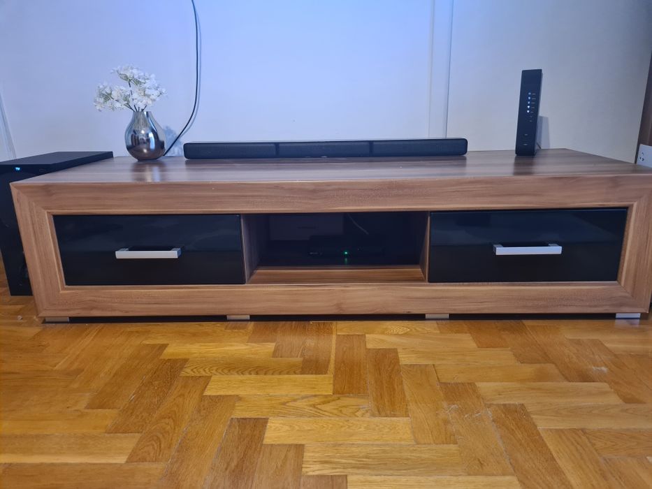 Witryna z podświetleniem BRW