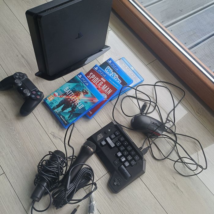 Konsola PS4 , klawiatura HORI , pad , gry . Bf2042