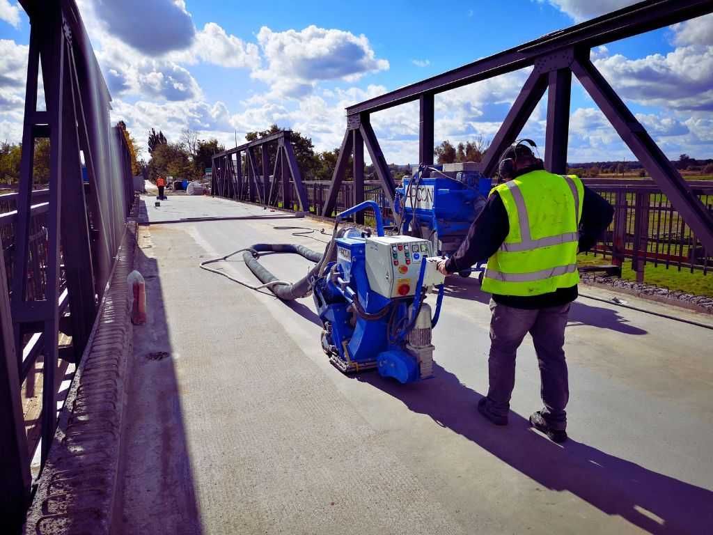 Śrutowanie betonu Groszkowanie Usuwanie mleczka cementowego pod żywicę