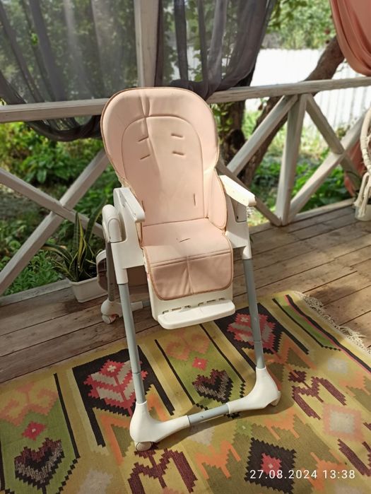 Дитяче крісло для годування