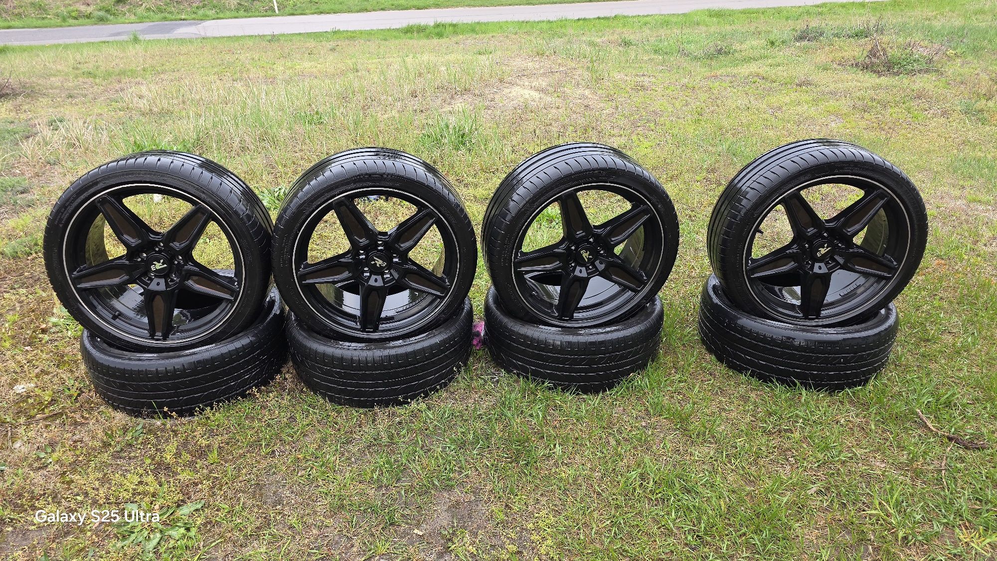 Felgi aluminiowe R3 19' 5x112 z oponami Michellin