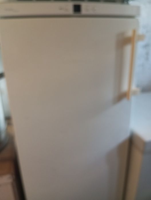 Морозильний шкаф