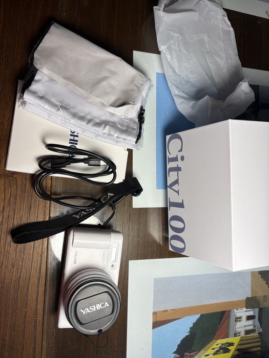 Maquina fotografica Yashica city100