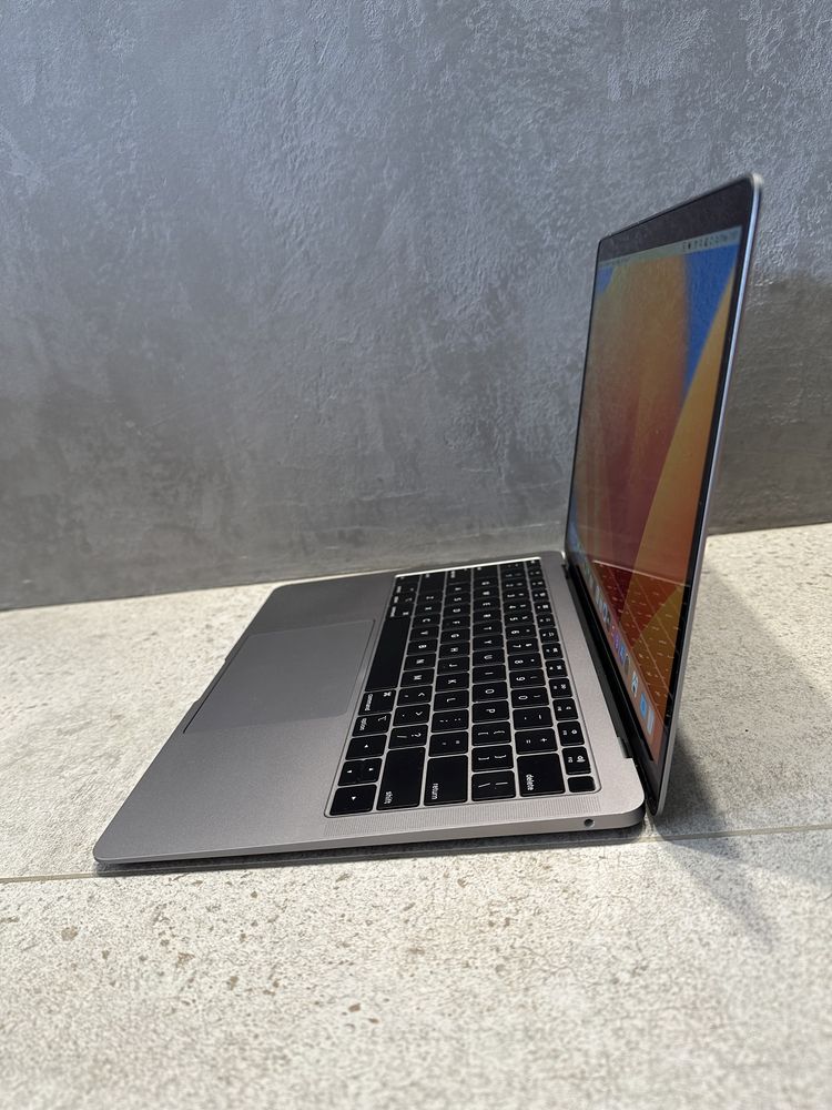 Apple Macbook Air 13’ 2018 intel i5 16gb 512gb SSD Space Grey чорний