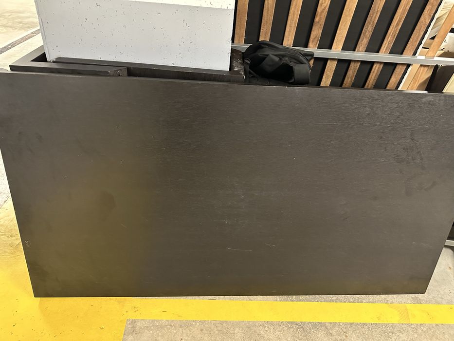 Mesa e cadeiras em pele de sala de jantar