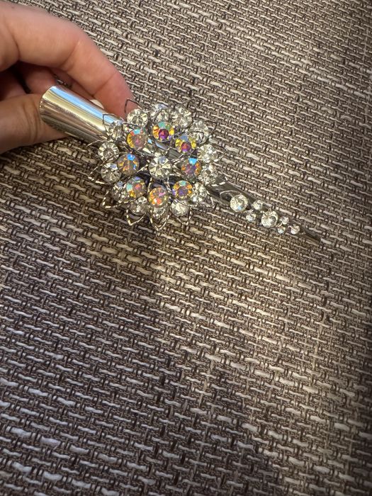 Шпілька-стріла квітка